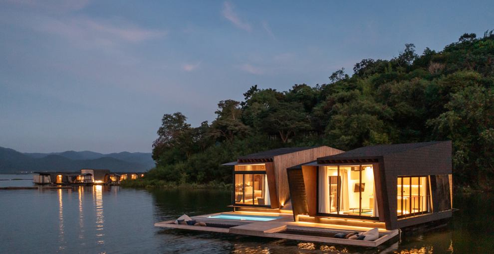 Villa Floating House Unik di Atas Air dengan Pemandangan Alam