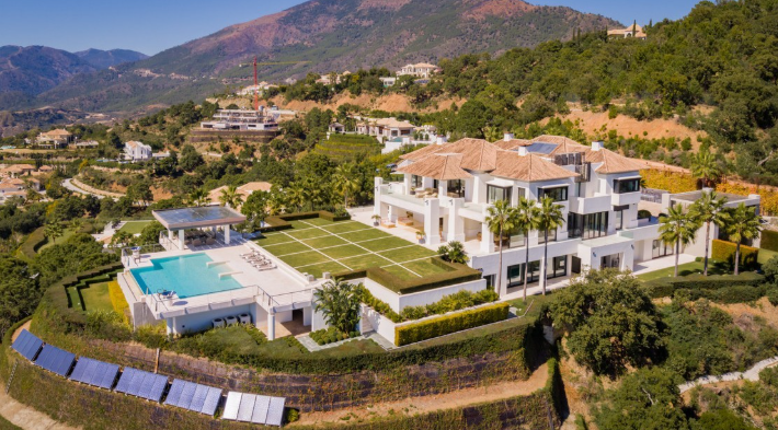 Villa Luxury Mountain Rekomendasi View Alam yang Tenang