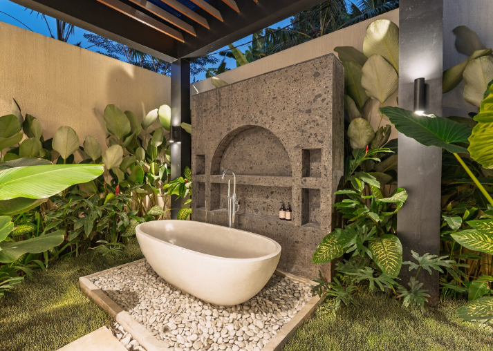 Villa Outdoor Bathtub untuk Menikmati Liburan Suasana Alam